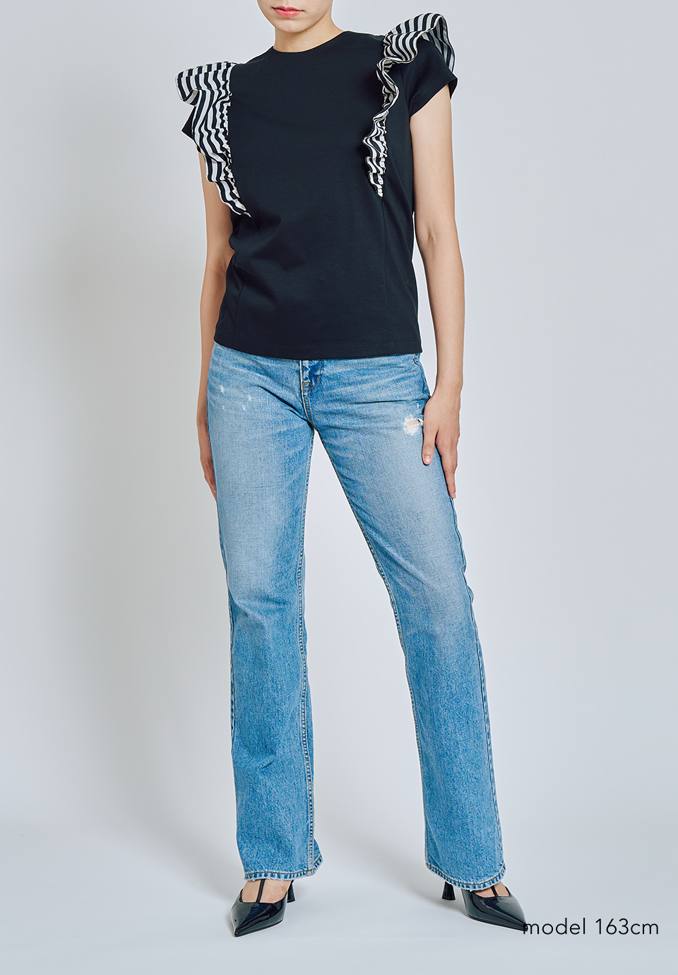 RUFFLE SHOULDER TEE